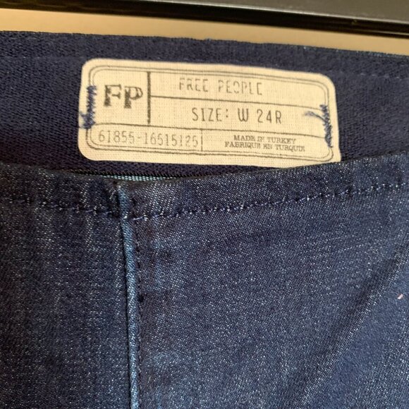 FREE PEOPLE PENNY PULL-ON FLARE JEANS DENIM BLUE  SIZE.24R  NWT - Picture 11 of 16